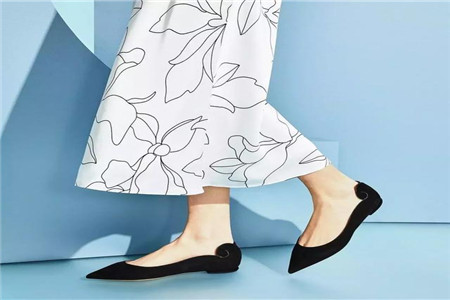 鞋子的穿搭策略大盘点，女性夏季搭配指南