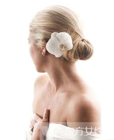 浪漫新娘发型编制 5款小清新发型做个精致新娘