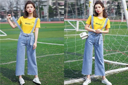 休闲T恤搭配牛仔宽腿裤，让你时尚又好看