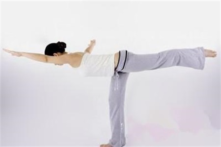 四组最减肥的瑜伽动作，简单易学让你立马减掉小肚子