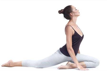 减肚子最有效的运动，瑜伽动作让你减肥轻松