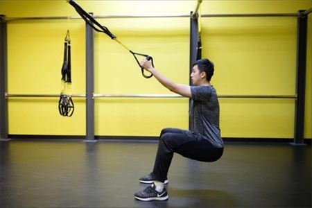 深蹲的好处，女人练习这五种深蹲瑜伽动作让身材更迷人