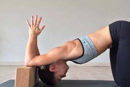 瑜伽开肩动作，小心陷入这几个误区