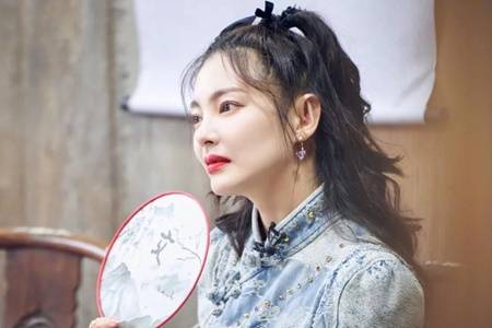 张雨绮双马尾旗袍造型真飒 清新雅致书香门第大千金