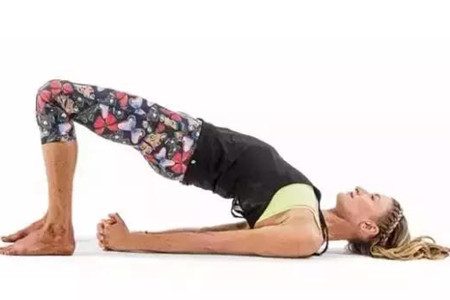 肚子肉多易腹胀，几个瑜伽体式让你简单瘦身