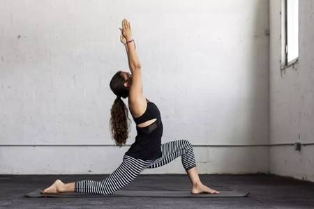 瑜伽初入门教学视频