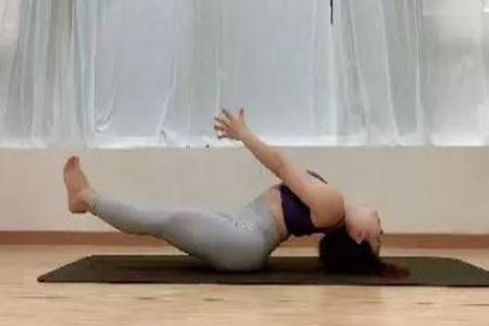 瑜伽初入门教学视频