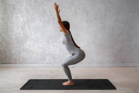 瑜伽拯救女生僵硬颈椎，消除疲劳才能体态美丽