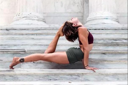 练习瑜伽眼镜蛇式动作，千万注意避免这些误区