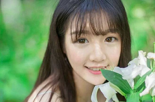 瘦背美背瑜伽运动 八个动作解决虎背熊腰