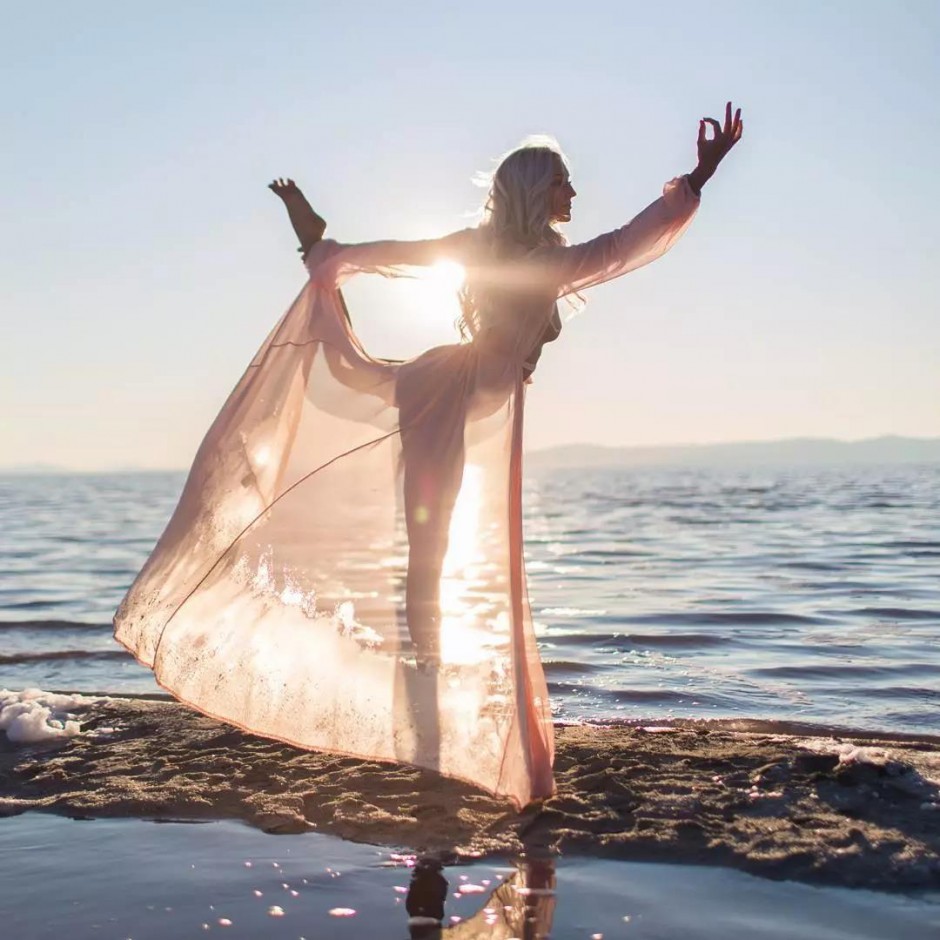 如何通过瑜伽改善肋骨外翻，塑造优美体型