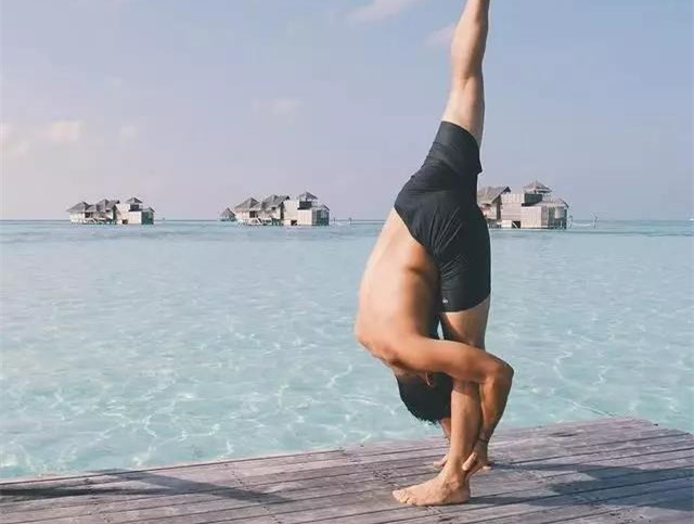 早起的第一件事，用瑜伽唤醒身体