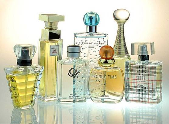 飘过的一闻倾人城二闻倾人国 闻香再难寻