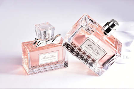 迪奥品牌的三款女士香水，法式优雅演绎高级女人香