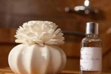 香水过期丢了可惜，它还有这些好处用