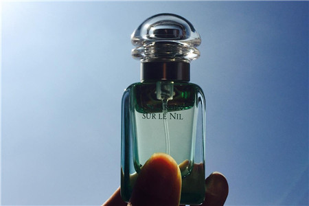 品牌香水中性迷人，尼罗河香水散发清泉味道