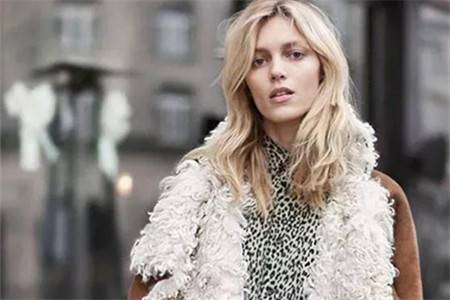 充满颗粒感的麂皮面料，为什么能够在这个冬季大爆