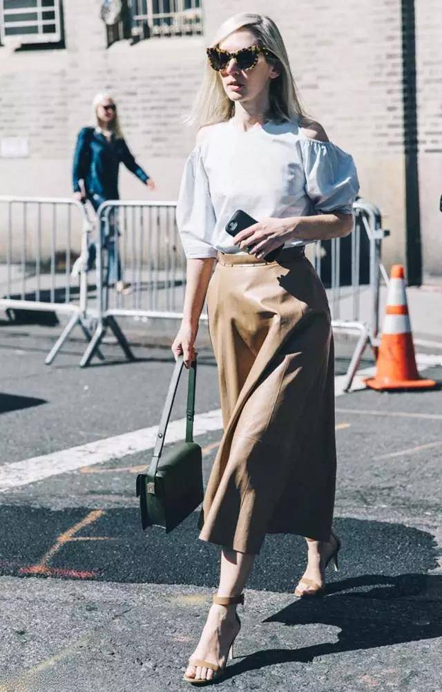 夏天都到了，还不来一件露肩装吗？