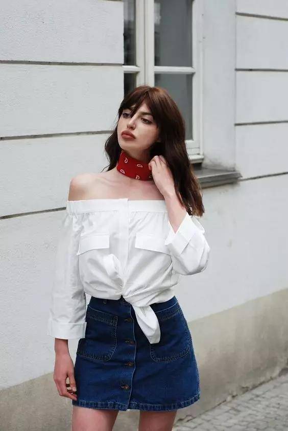 夏天都到了，还不来一件露肩装吗？