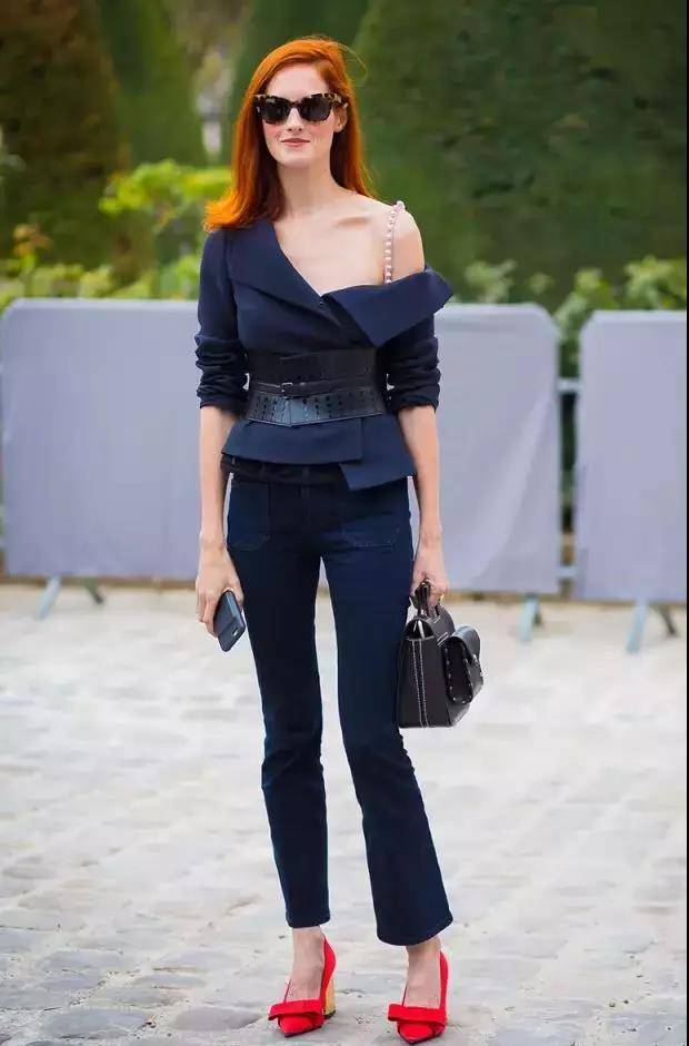 夏天都到了，还不来一件露肩装吗？