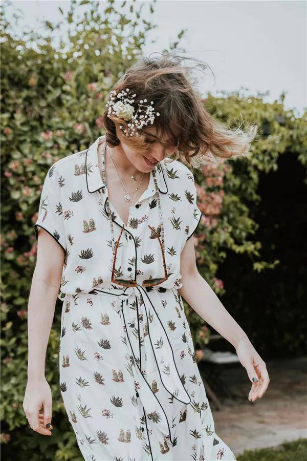 印花衣服怎么穿？让春夏的美绽放在你身上