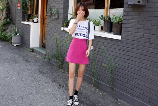 女生秋季小短裙可以这么搭