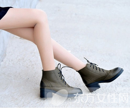 冬靴怎么搭配 复古新潮短靴穿出170cm即视感