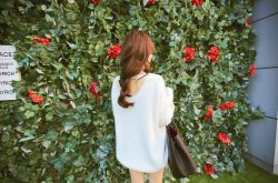 蝙蝠袖上衣如何搭配 蝙蝠袖还原女性慵懒本真