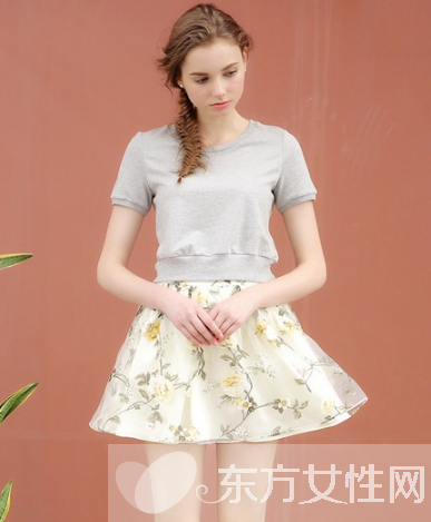 雪纺半身裙搭出迷人好身材 给你更多的变化空间