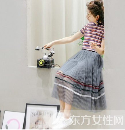 条纹长裙怎么搭配 平淡or时髦条纹照单全收