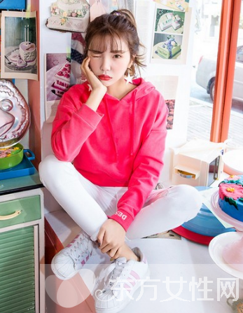 打底衫穿衣搭配 冬日里的小精灵浪漫随行