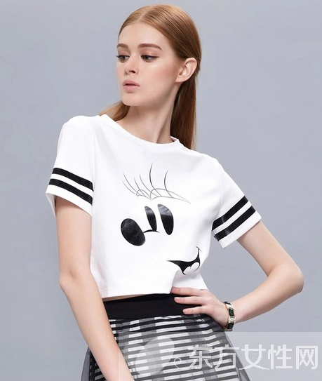 涂鸦t恤个性穿搭 行走的表情包闪亮登场啦
