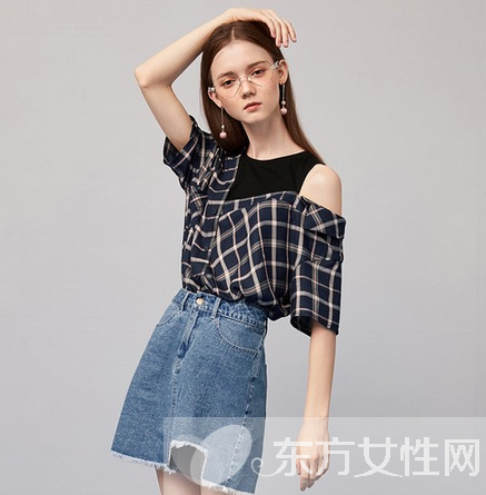 时尚女郎穿衣打扮 细节小衫玩出更多新花样