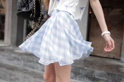 雪纺半身裙搭出迷人好身材 给你更多的变化空间