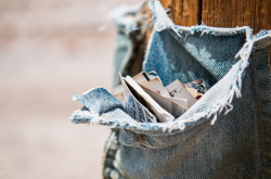 破洞牛仔裤怎么搭配 6种方式让你完美驾驭