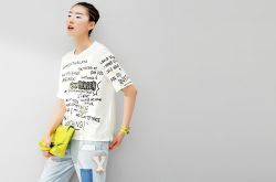 涂鸦t恤个性穿搭 行走的表情包闪亮登场啦