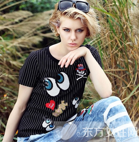 涂鸦t恤个性穿搭 行走的表情包闪亮登场啦