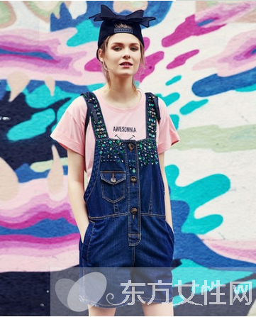牛仔背带裤让时髦有着落 重返十八岁告诉你很Easy