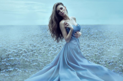 蕾丝连衣裙搭配技巧 温柔了女人惊艳了夏季