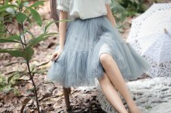 蓬蓬裙搭配什么上衣 长肉&腿型差有它都不怕