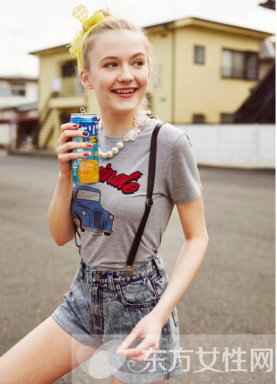 涂鸦t恤个性穿搭 行走的表情包闪亮登场啦