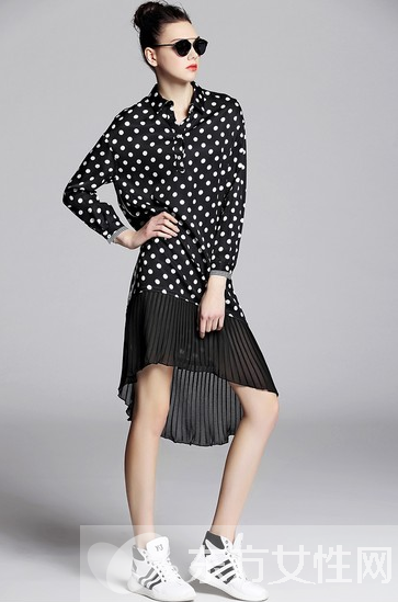 波点裙就该这么撞色 波点控的春天很抢眼