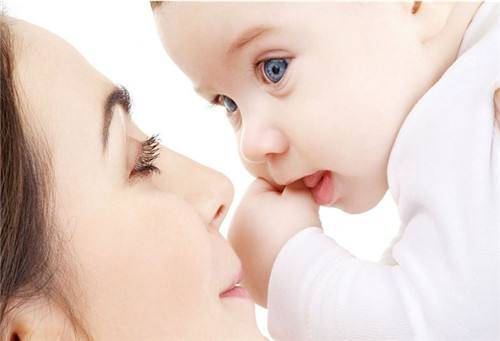 宝宝进行母乳喂养多久最好