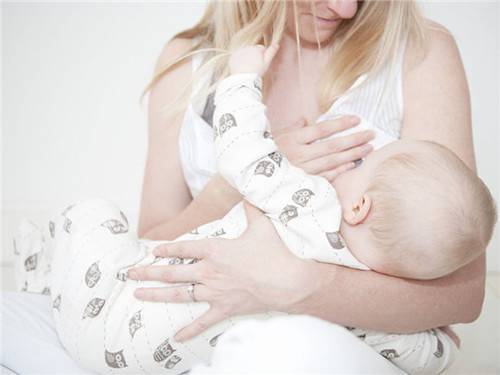 产后乳房胀痛涨奶难受 如何缓解产后乳房疼痛的症状