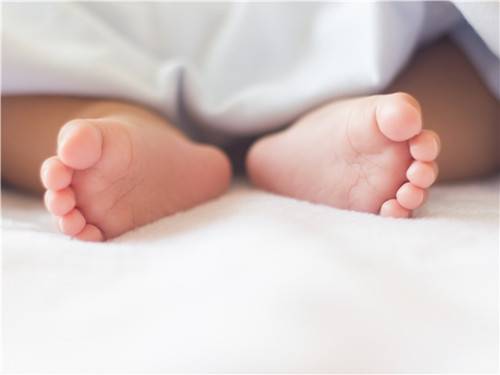 我们家的新生儿宝宝有点怪怪的