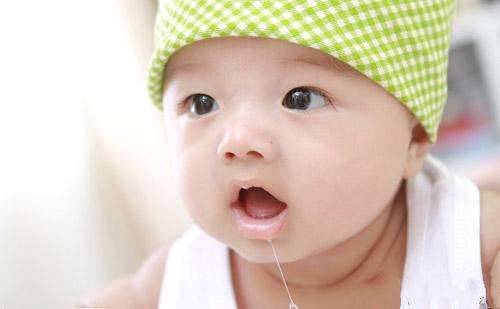 新生儿溢奶的正确处理方法 不看就亏了