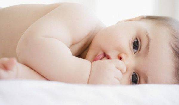 防止宝宝呛奶的小妙招 赶紧收藏起来