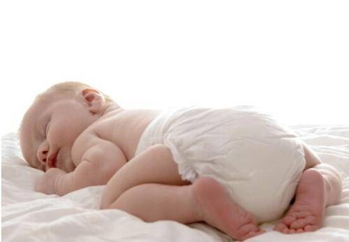 给婴儿换尿布的时候需要注意什么