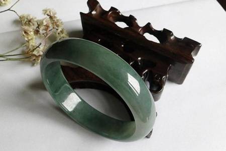 2020翡翠种类介绍大全 翡翠知识入门鉴别