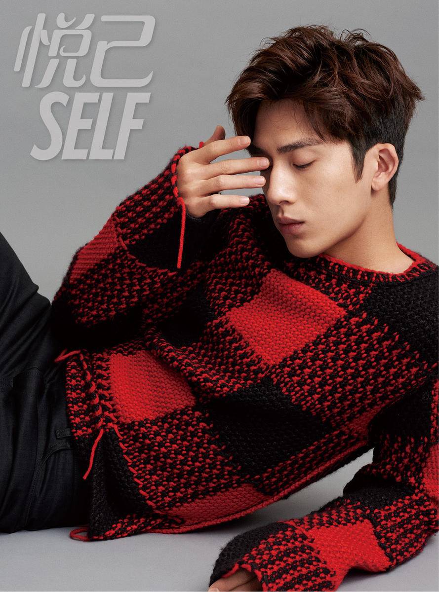 井柏然登《悦己》杂志十二月刊 从贵族绅士到俏皮少年